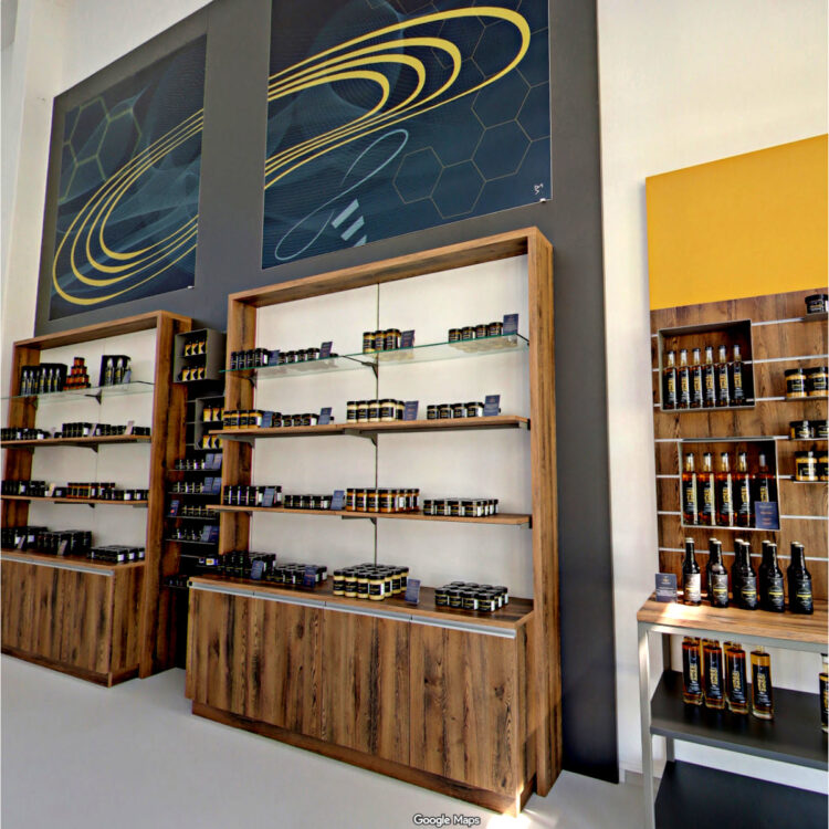 3 Individuelles Corporate Design für Neuhauser Honigmanufaktur Lokal-Ausstattung – Brand Design und Markenentwicklung von nu-art für Kunden in Vorarlberg und den DACH-Raum.