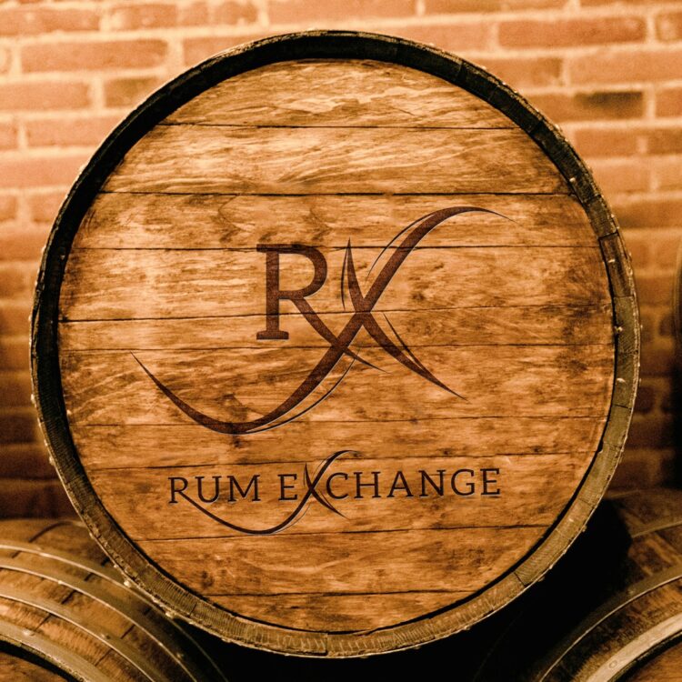 RumEx Fass Fass-Branding - Individuelles Corporate Design mit Package-Design für Rum Exchange Trading Company – Brand Design und Markenentwicklung von nu-art für Kunden in Vorarlberg und den DACH-Raum.
